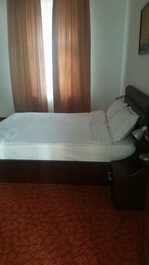 מלון Târgu Jiu Casa Onyx מראה חיצוני תמונה